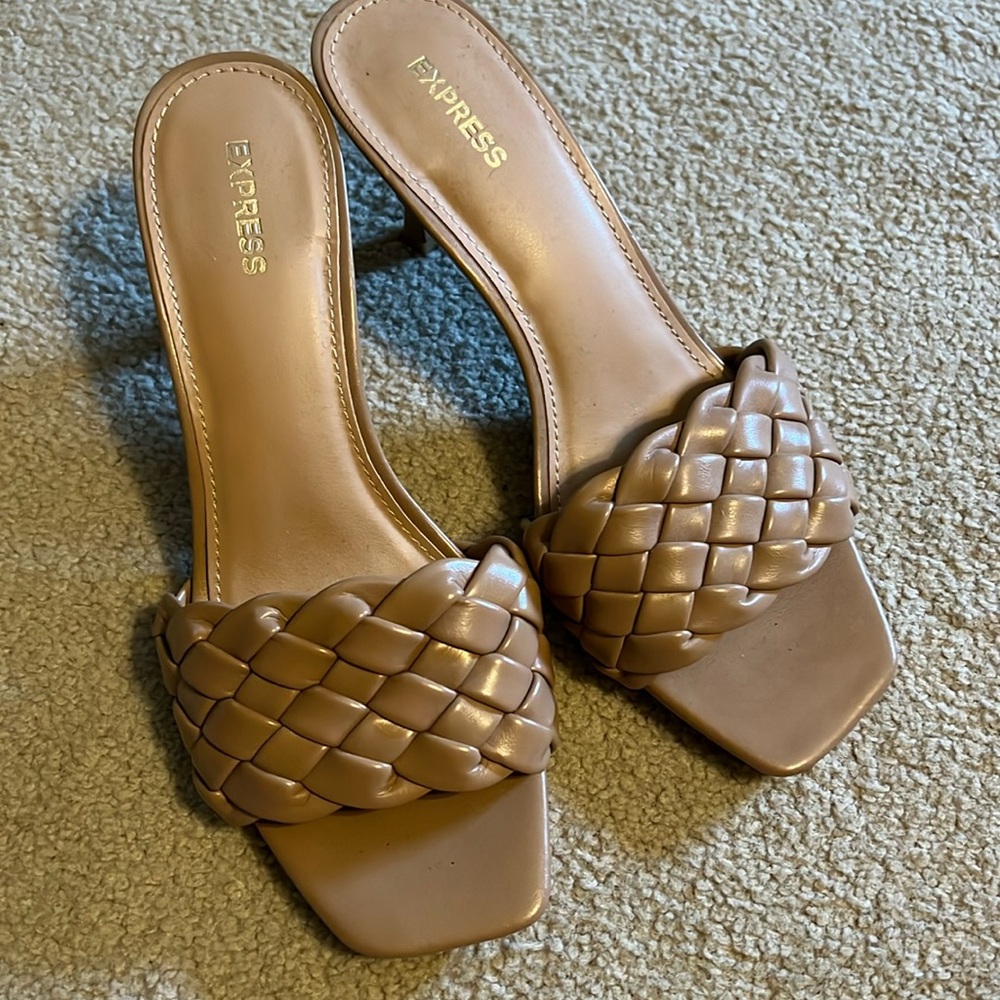 NWOT Heels